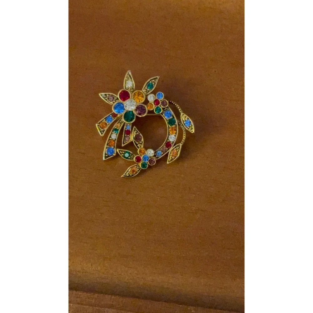 Vintage Gold Tone Multi Color Rhinestone Floral Wreath Brooch Pin Crystal Flower